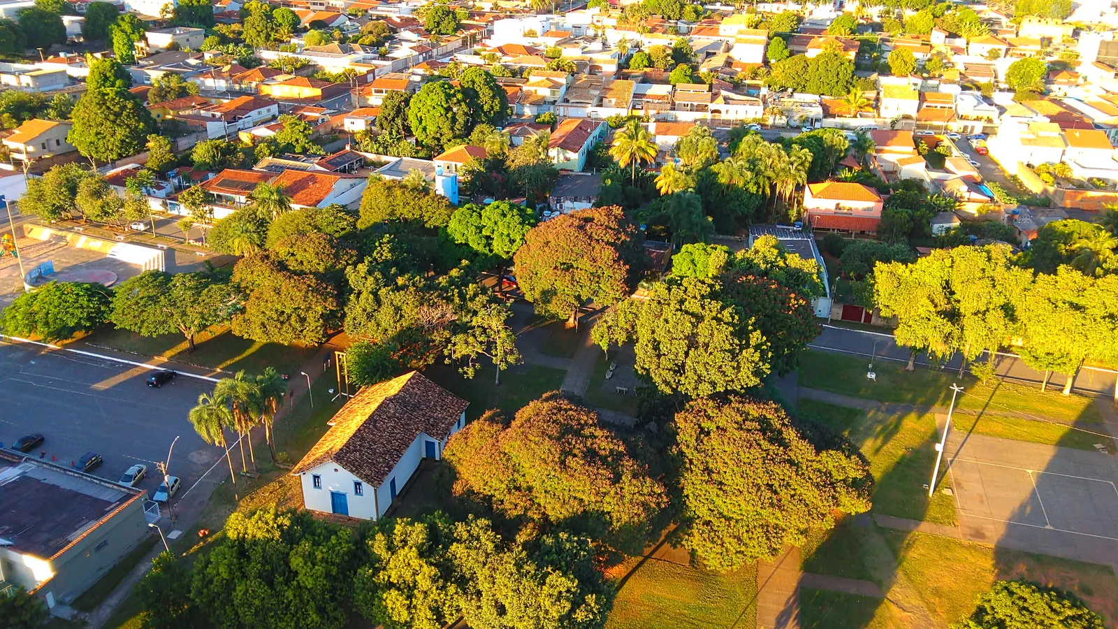 Vista aérea da Igreja de São Sebastião, a igreja mais antiga do Distrito Federal, em Planaltina