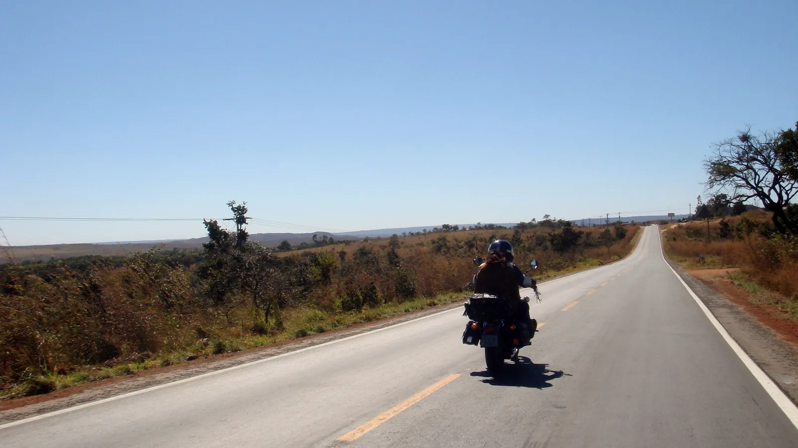 Estrada a caminho de Planaltina de Goiás, em Goiás