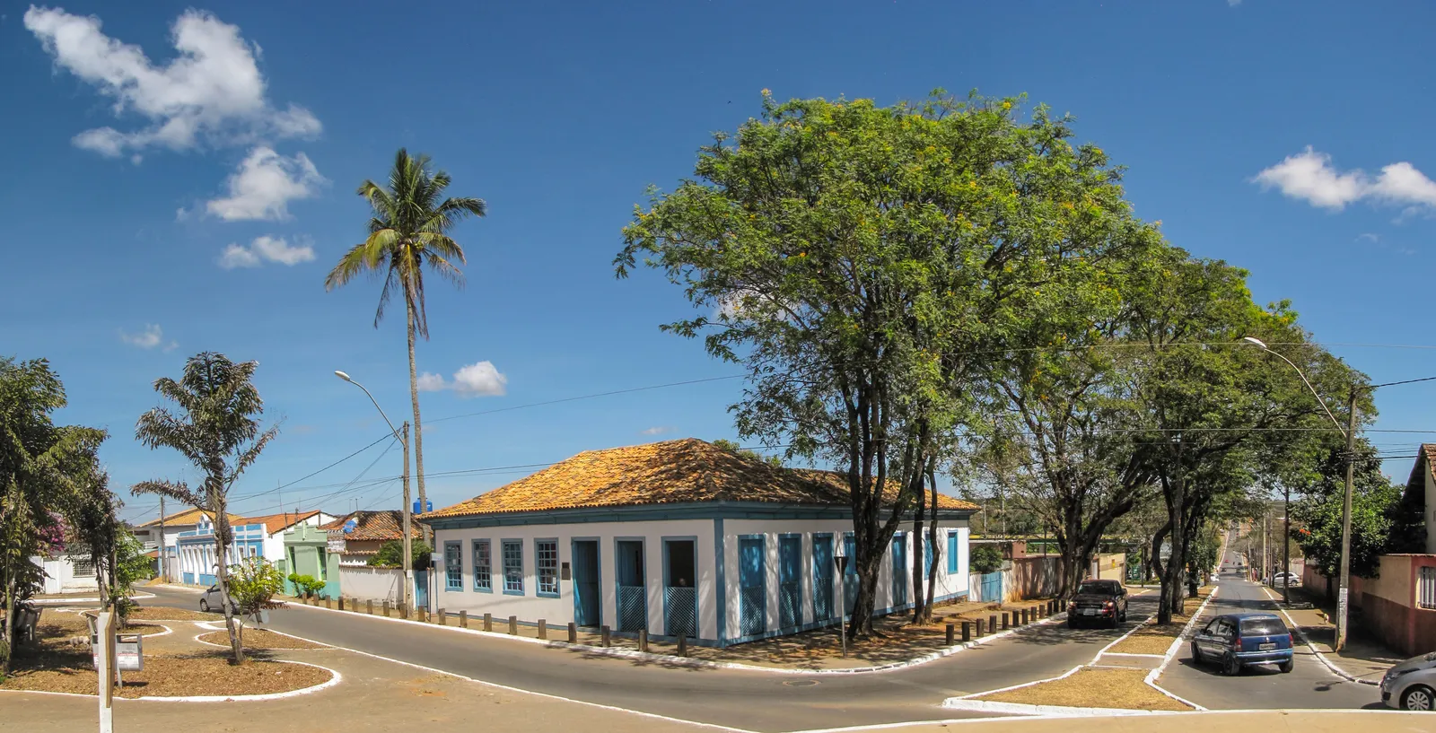 Museu Histórico de Planaltina, construção de paredes brancas e janelas azuis