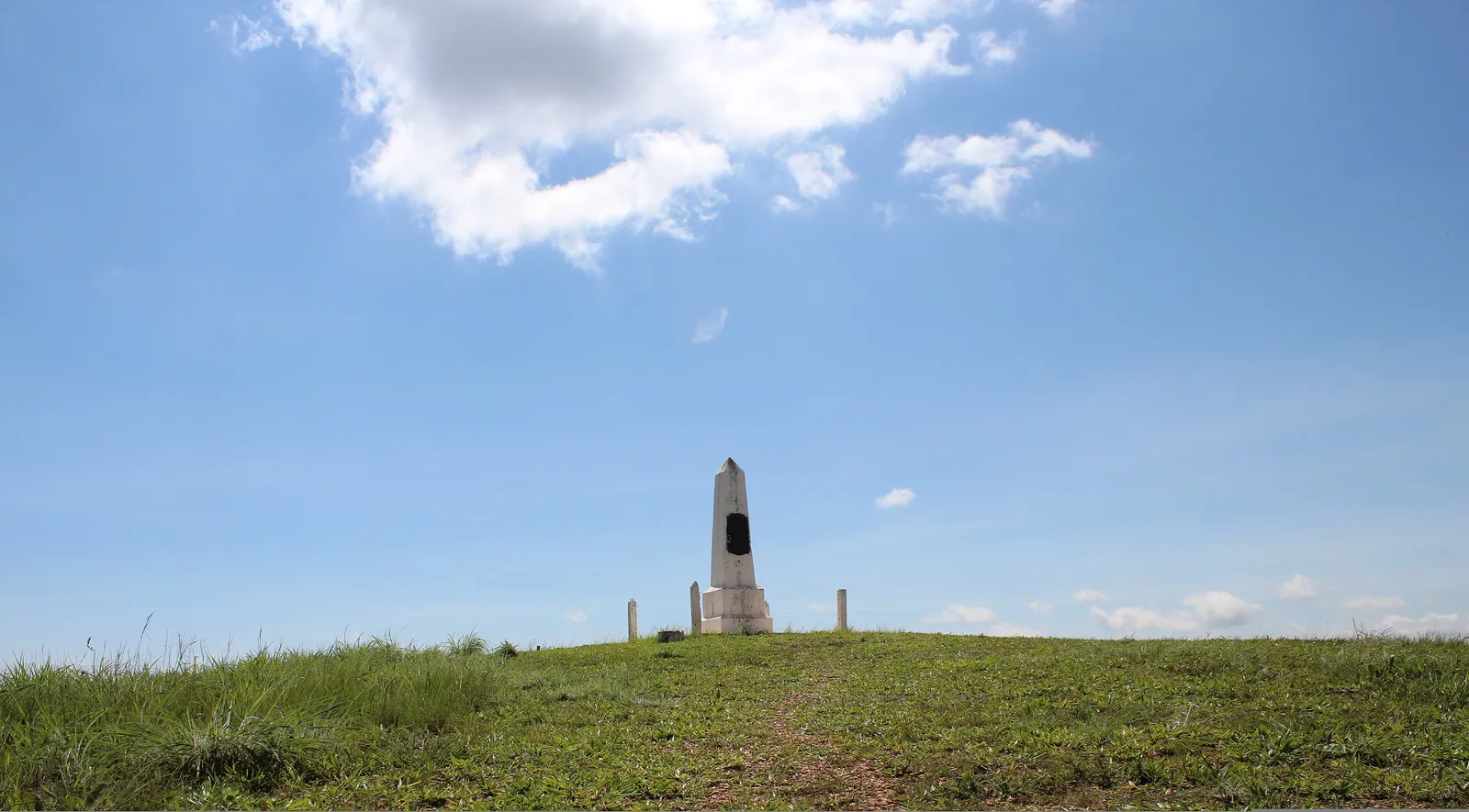 Obelisco da Pedra Fundamental no Morro do Centenário, em Planaltina, no Distrito Federal